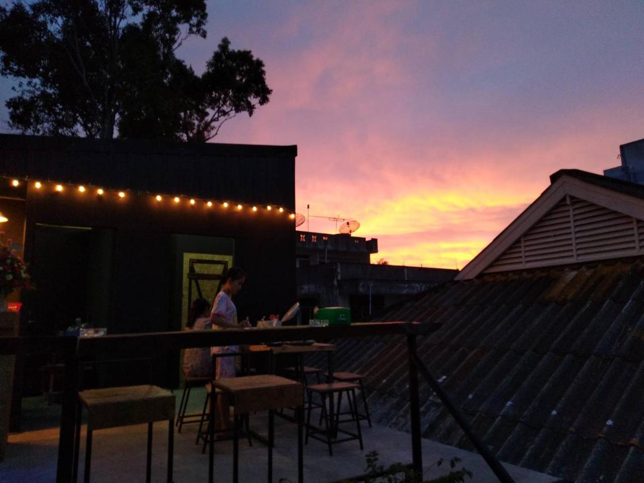 Chang Bed And Bar Hostel (Adults Only) 素叻他尼 外观 照片