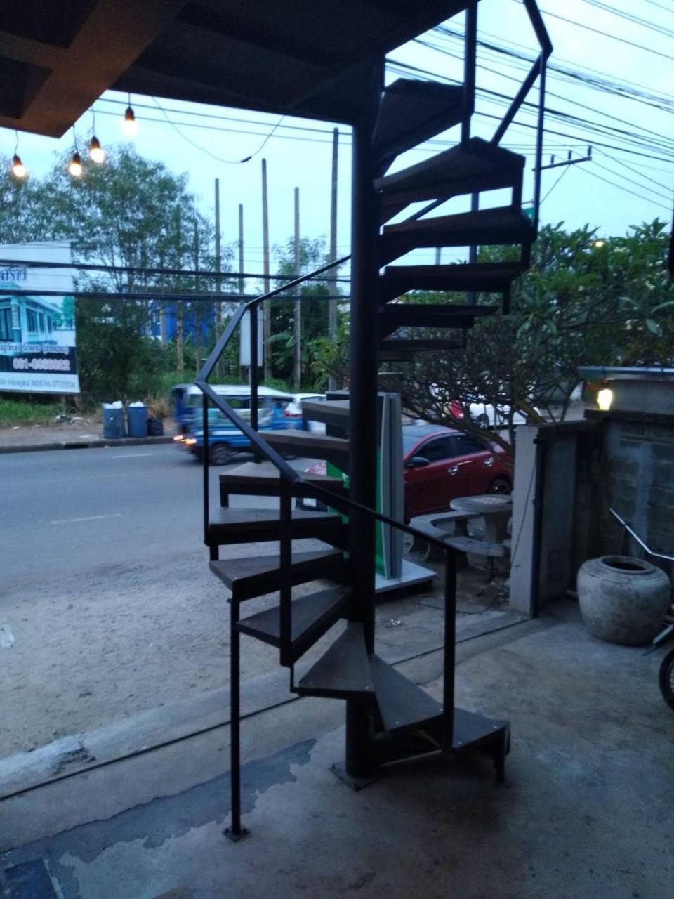 Chang Bed And Bar Hostel (Adults Only) 素叻他尼 外观 照片