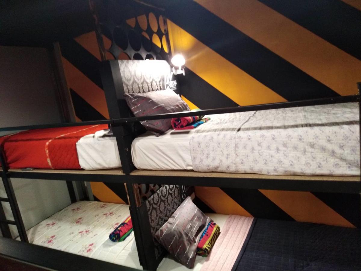 Chang Bed And Bar Hostel (Adults Only) 素叻他尼 外观 照片