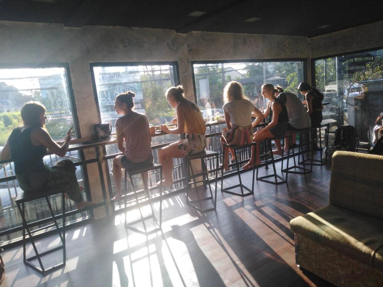 Chang Bed And Bar Hostel (Adults Only) 素叻他尼 外观 照片