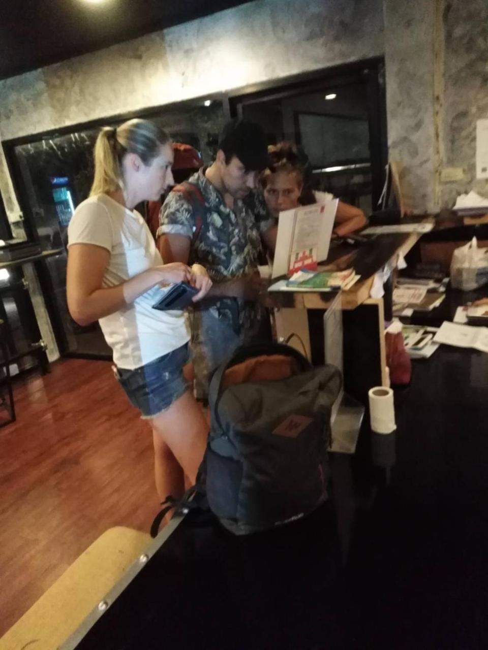 Chang Bed And Bar Hostel (Adults Only) 素叻他尼 外观 照片