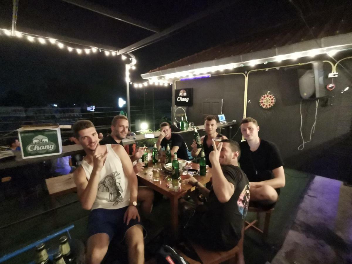 Chang Bed And Bar Hostel (Adults Only) 素叻他尼 外观 照片